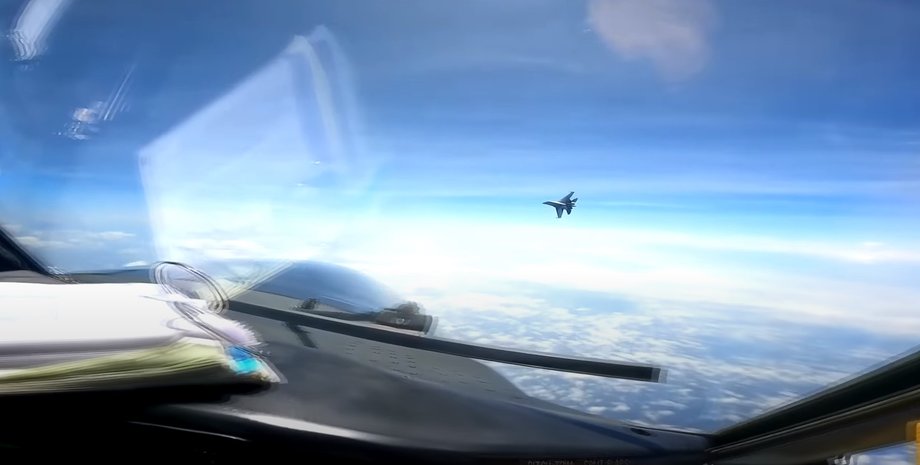 Винищувач J-16