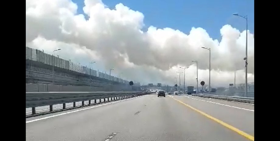 кримський міст у диму, кримський міст задимився, навчання в Криму, ДТП на Кримському мості, пробка на Кримському мості