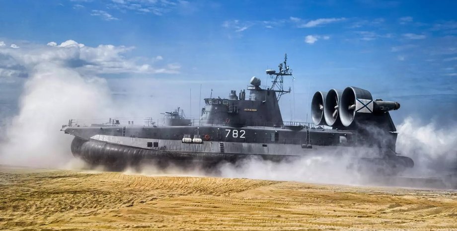 Десантный корабль "Зубр"