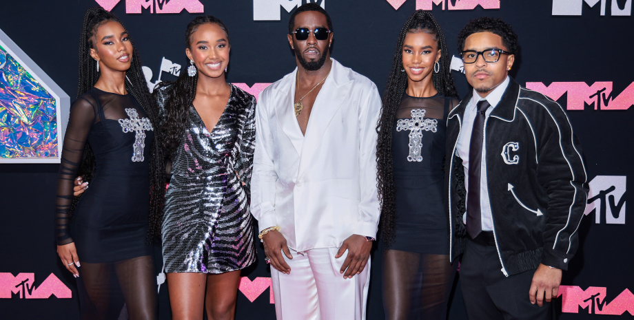 Пи Дидди с дочерьми Пи Дидди с дочерьми, арест пи дидди, мама пи дидди, пи дидди скандал, шон комбс, бейонсе, тюрьма