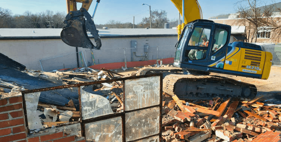 Снесли дом по ошибке, конфискация имущества, должен заплатить за снос дома, городские власти, разрушили дом, жилье