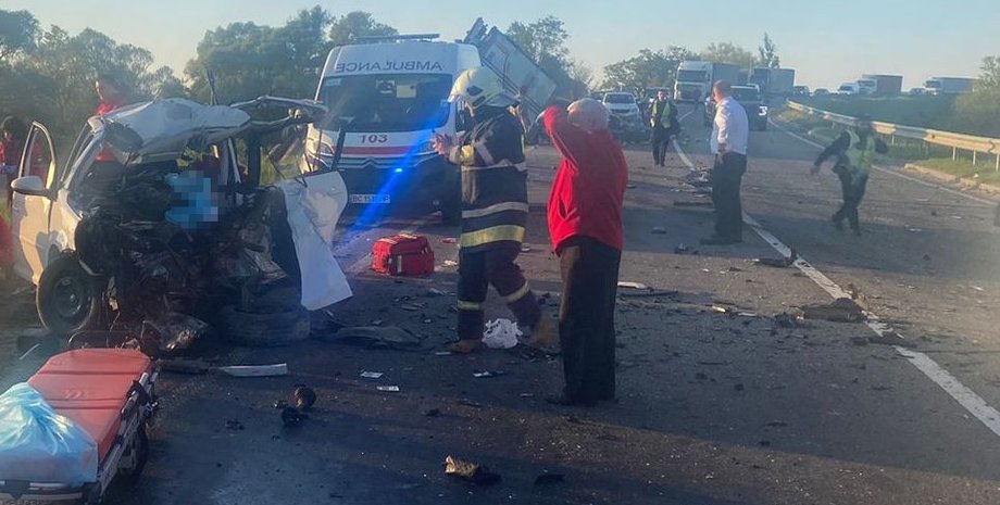 новини львова. новини львівської області, дтп вантажівка легковик, загинули мати і двоє дітей