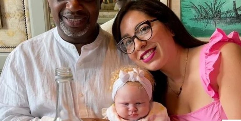 Малькольм Джон с женой и необычной дочкой