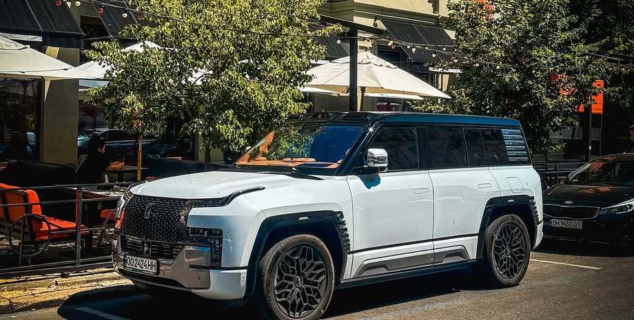 Новый внедорожник BYD Yangwang U8