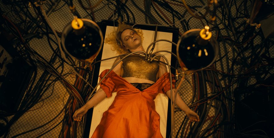 "Наречена" Меґґі Джилленгол, кадр з фільму "Наречена" Меґґі Джилленгол у прокаті з 5 березня