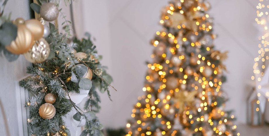 Новогодняя елка, украшение, рождество, новогодняя красавица, елка на потолке, праздничное настроение, Новый год, зимние праздники