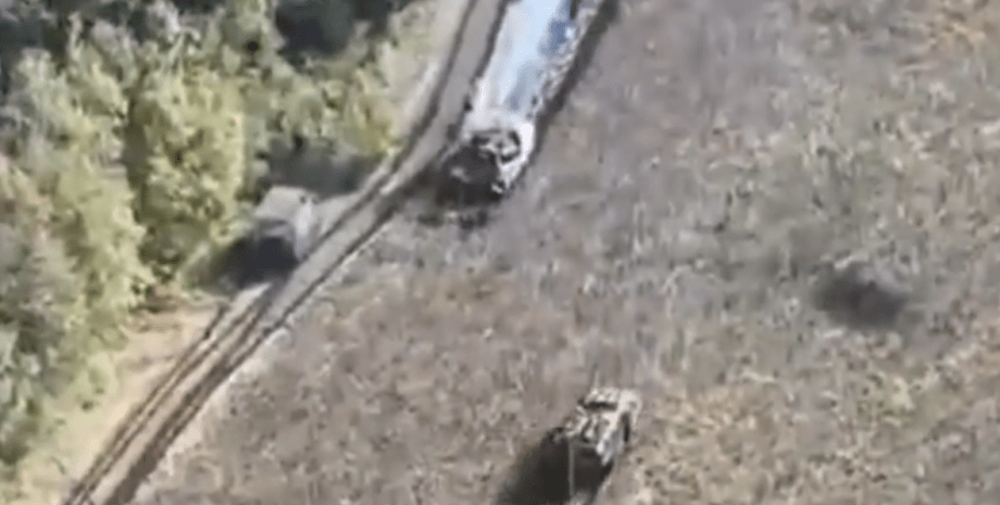 Según los periodistas, durante los tanques de batalla de la 17ª Brigada de tanqu...