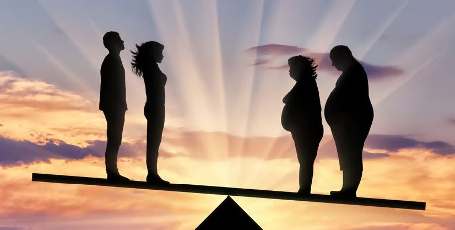 люди на гойдалці, ожиріння, нормальна вага