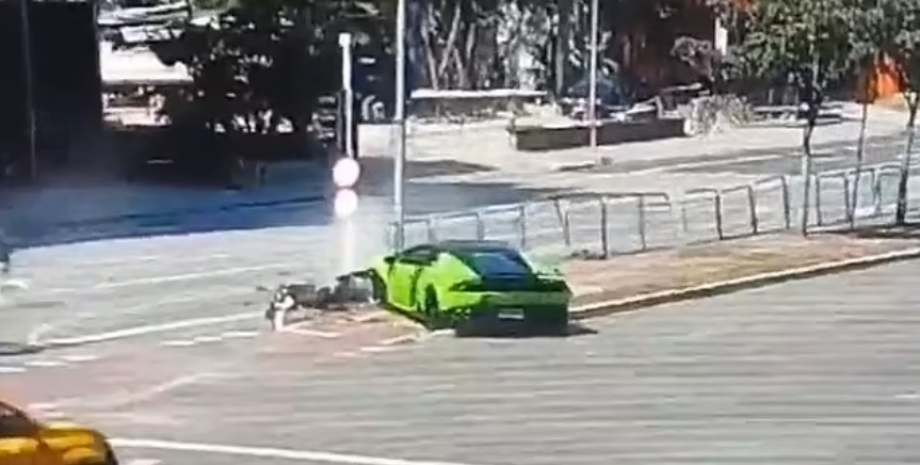 Lamborghini, аварія в Бразилії, мотоцикл, злодій, пограбування, помста, курйози, відео