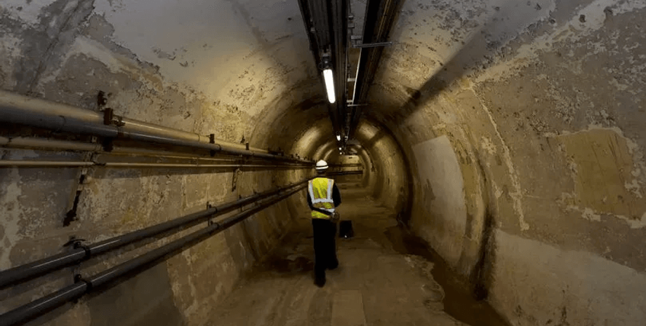 Секретний бункер у Великій Британії, бункер під містом, моторошні тунелі, підземні тунелі, телекомунікації, підземна мережа