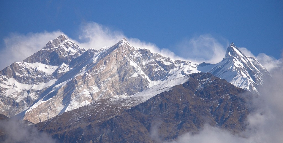 На вершинах гор всегда значительно холоднее, чем на уровне моря горы, вершины гор
