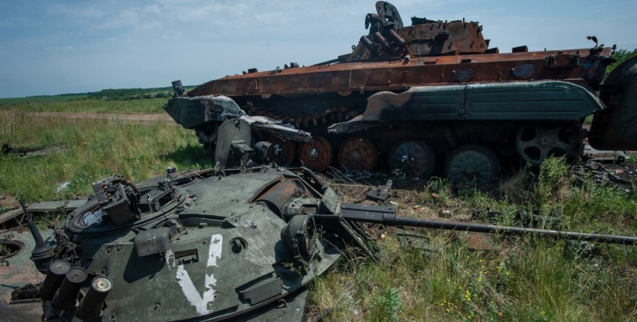 Według analityków wojska rosyjskie straciły w sumie 539 czołgów i 1020 pojazdów ...