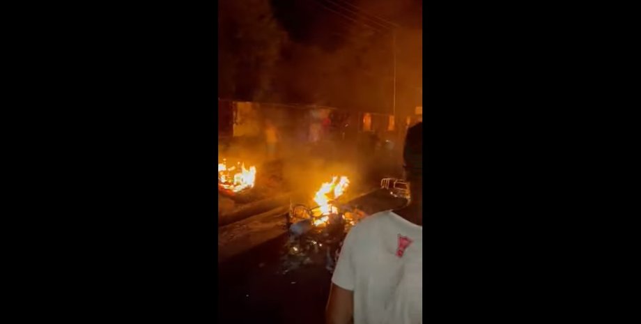 Около 100 человек погибло после взрыва бензовоза в Сьерра-Леоне