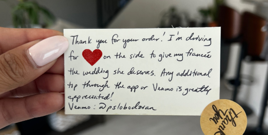 Курьер клиентке оставил записку и разбогател, доставка еды, США, история любви, видео, сбор пожертвований на свадьбу, прикол