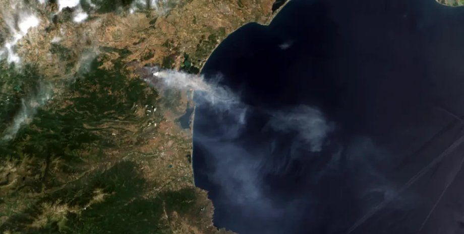 Во французском департаменте Од вспыхнула самая масштабная за последние десятилетия