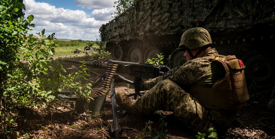 Военнослужащий за пулеметом
