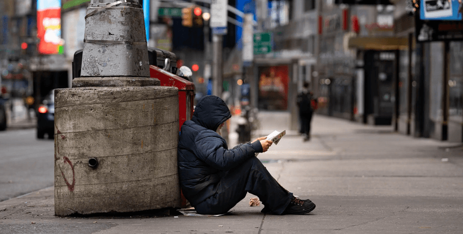 Бездомний, чоловік прикидався бездомним, 20 років прикидався глухим, хотів уникнути в'язниці, підозрюваний у вбивстві