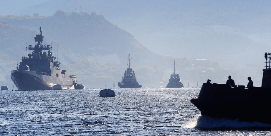 Neex -čluny obranných sil Ukrajiny byly nuceny uprchnout z velkých ruských lodí ...