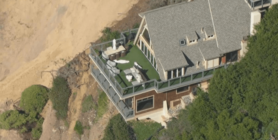 Особняк на краю утеса, дом на краю обрыва, особняк, жилье, океан, шторм, зимние штормы, недвижимость, на краю обрыва,