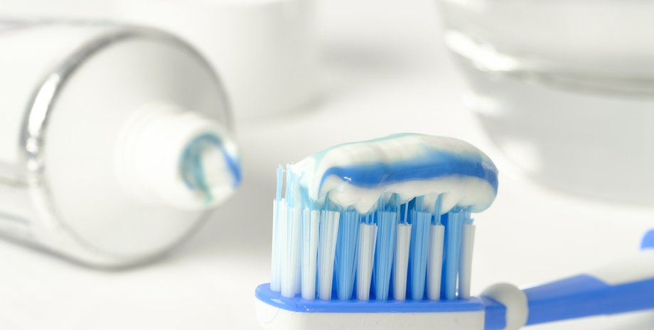 Зубная щетка