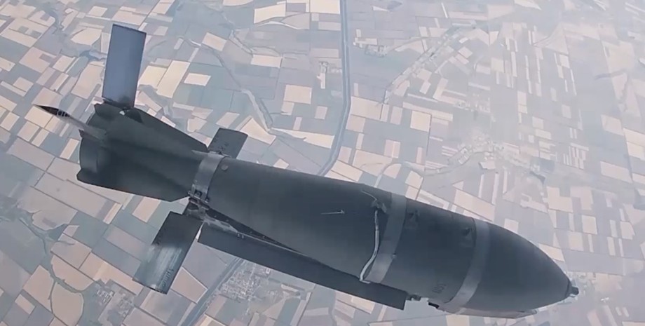 Российская бомба ФАБ-500 с УМПК бомба с УМПК