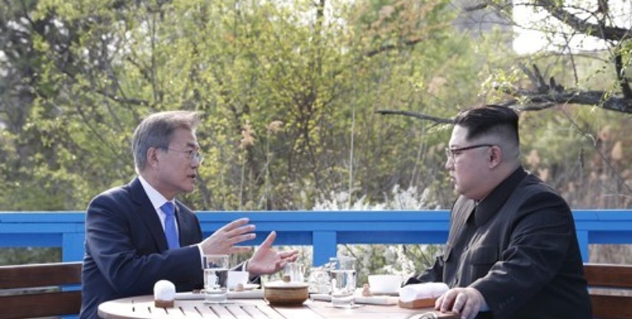 Ким Чен Ын и Мун Чжэ Ин