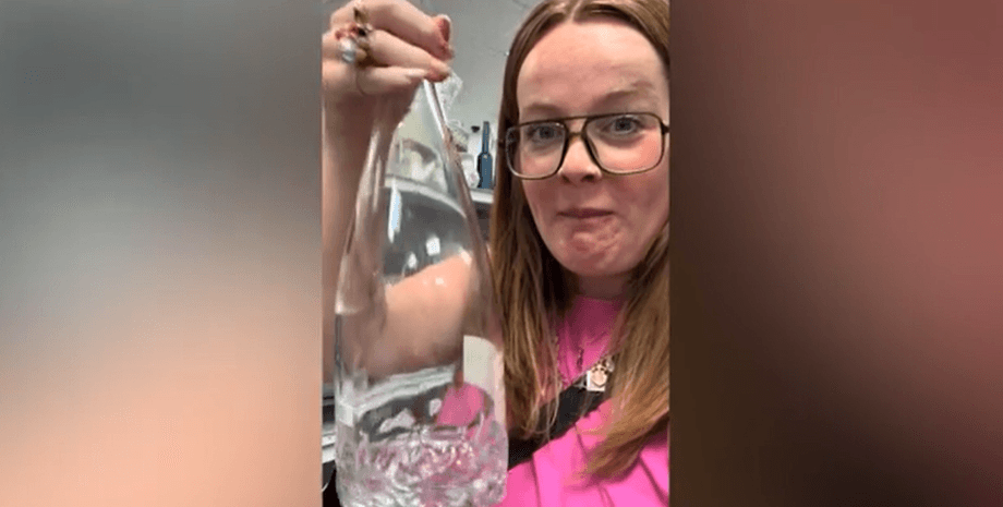 Хозяйка дома попросила рабочих открыть для нее бутылку вина, но ни у кого это не получилось, курьезы