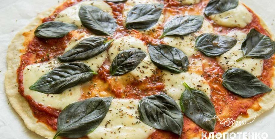 как приготовить пиццу дома, рецепты хлопотенка, рецепт пиццы как в Италии, пицца с томатами и базиликами