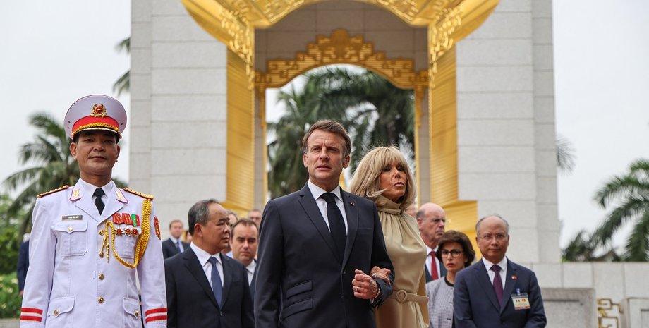 Эмманюэль Макрон пощечина, Брижит Макрон ударила мужа, пощечина Макрону, ссора Макрона с женой