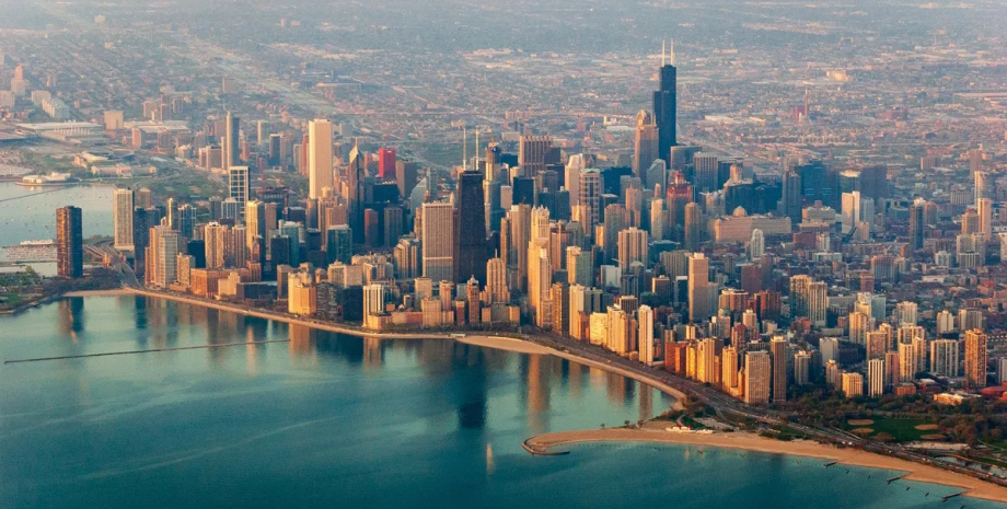 Чикаго расположен на берегу озера Мичиган, второго по величине среди Великих озер озеро мичиган, великие озера, велики озера микропластик