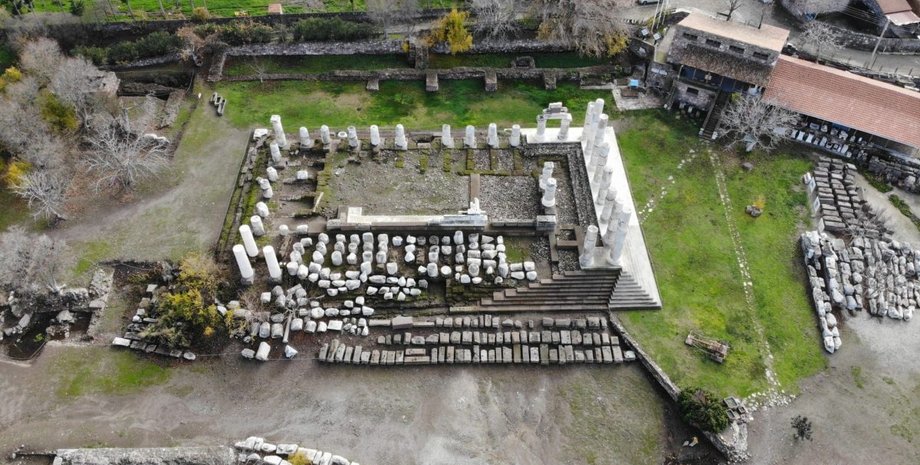 храм, гробница, аристократия, захоронение, останки, скелет, Римская империя, Турция, раскопки, археология, история, ученые, археолог, находка, артефакты, Аполлон, религия, сооружение, исследование, Чанаккале