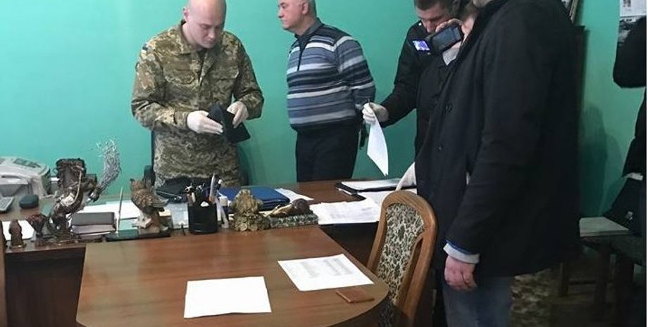 Обыск в кабинете Гальчишака \ Фото: ukrreporter.com