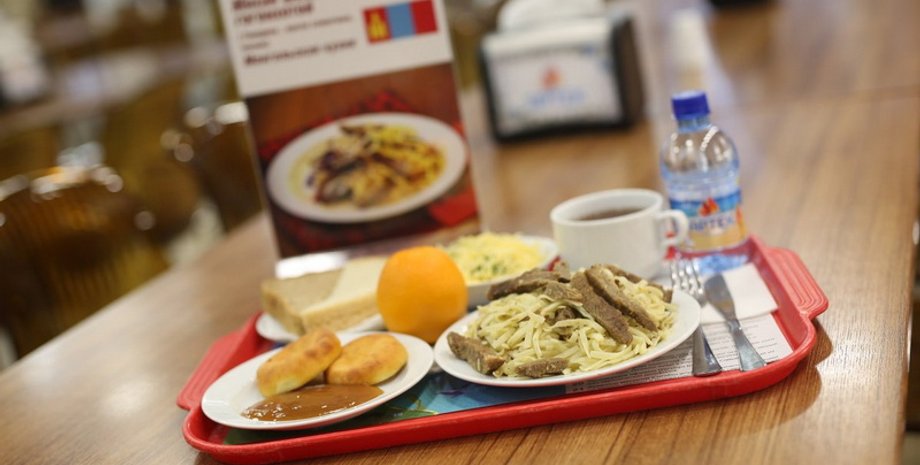 Здоровый человек начал питаться в британских больницах, он говорит, что это идеальное соотношение цены и качества