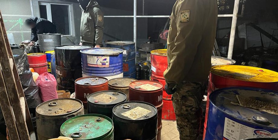 бочки с горючим