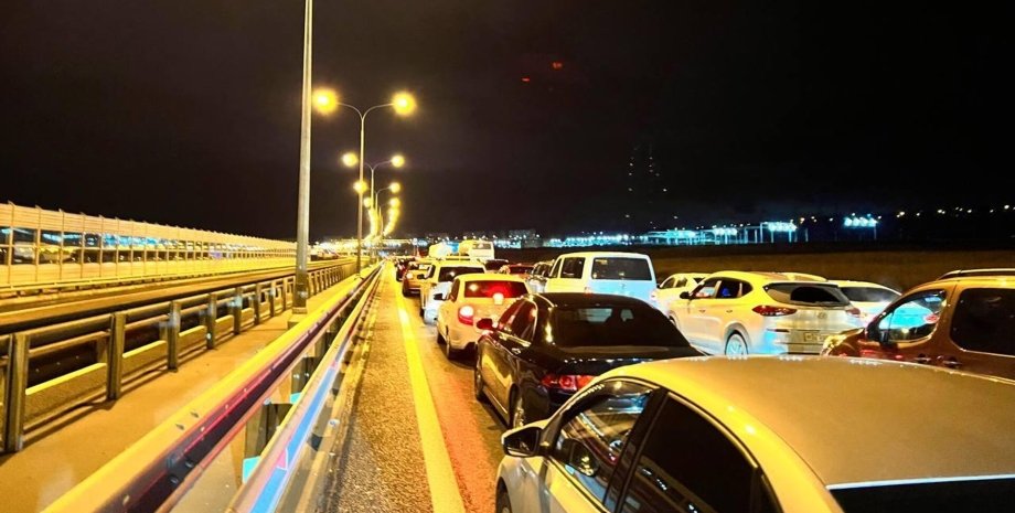 Очереди на Крымском мосту Очереди на Крымском мосту