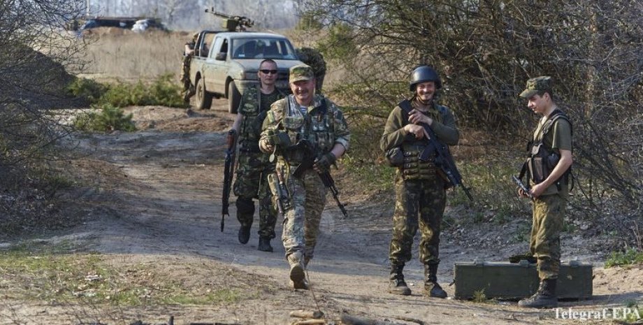 Украинские воины в Донбассе / Фото EPA