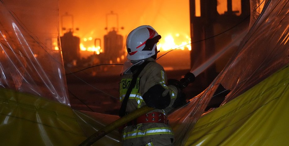 Пожар после удара по заводу Flex в Мукачево