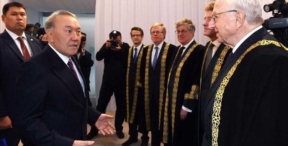 Лорд Вулф (на переднем плане справа) / Фото: mfa.gov.kz