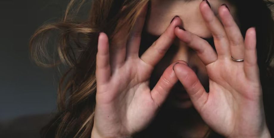 ДНК-тест раскрыл многолетнюю тайну семьи, как оказалось, рожденные сестры не имеют генетических связей с отцом