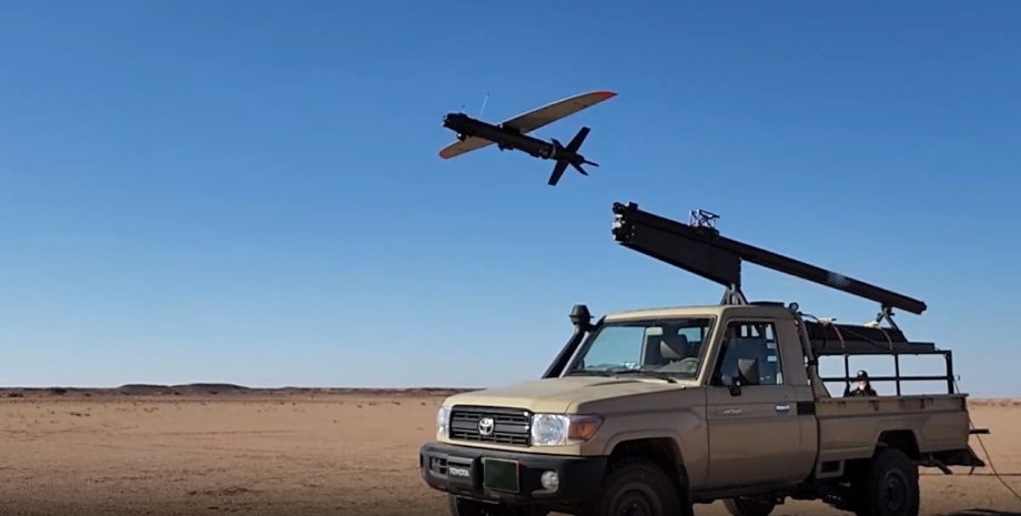 The drone accelerates to 150 km/h and carries a warhead weighing 2.5 kg, while t...