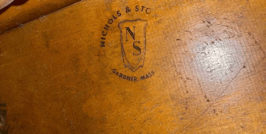 логотип марка Мужчина нашел на улице брошенную соседом "невероятную находку", которая оказалась стоящей