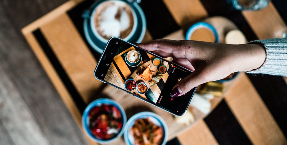 Жінці виставили шалений рахунок за страву зі шматком салату, їжа в закладах харчування, скандал з закусочною