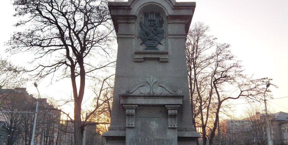 памятник пушкину, пушкин памятник, памятник пушкину днепр, памятник пушкину в днепре, пушкин днепр