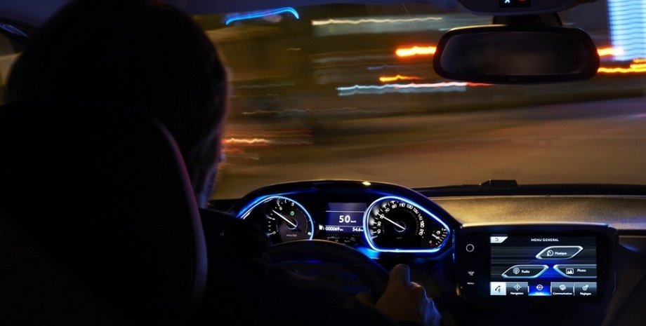 Водитель, Водитель, мужчина за рулем, водитель без прав, аннулированные права, вождение без страховки, техосмотр, дорожная проверка, вождение в нетрезвом виде,