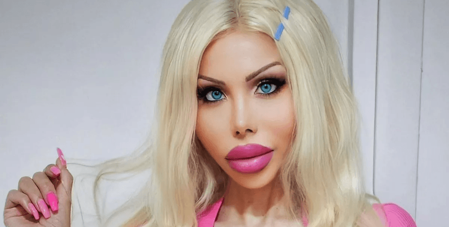 Женщина делает экстремальные операции, называют Барби, модель, пластика, пластические операции, необычная внешность, увеличение груди, Барби