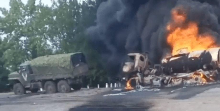 Колонна российской армии уничтоженная техника, Каховка, оккупанты, колонна техники, уничтоженная российская техника