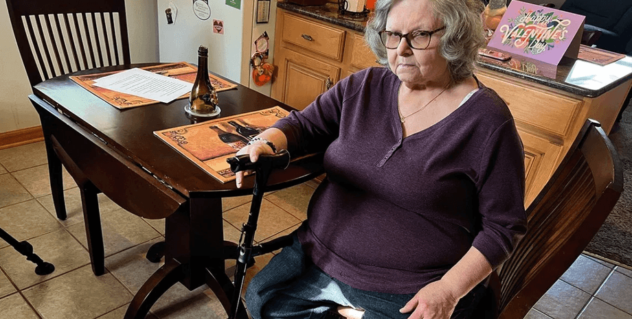 Женщина получила трость вместо скутера, электроскутер, мошенничество, заказала скутер, потеряла деньги, трость, журналисты, расследование