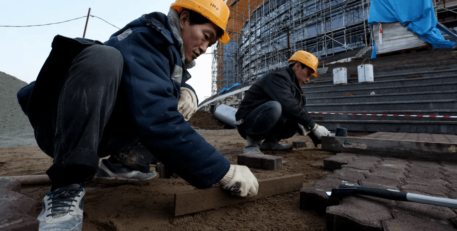 строители из КНДР, северокорейские рабочие, Денис Пушилин, строителеи из КНДР в "ДНР", строительство в "ДНР"