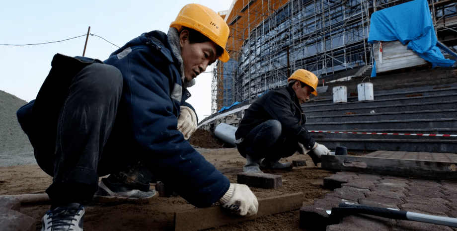 строители из КНДР, северокорейские рабочие, Денис Пушилин, строителеи из КНДР в "ДНР", строительство в "ДНР"