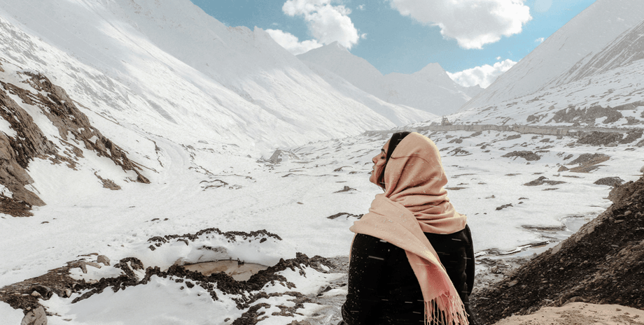 Пейзаж, зима Жінка в горах